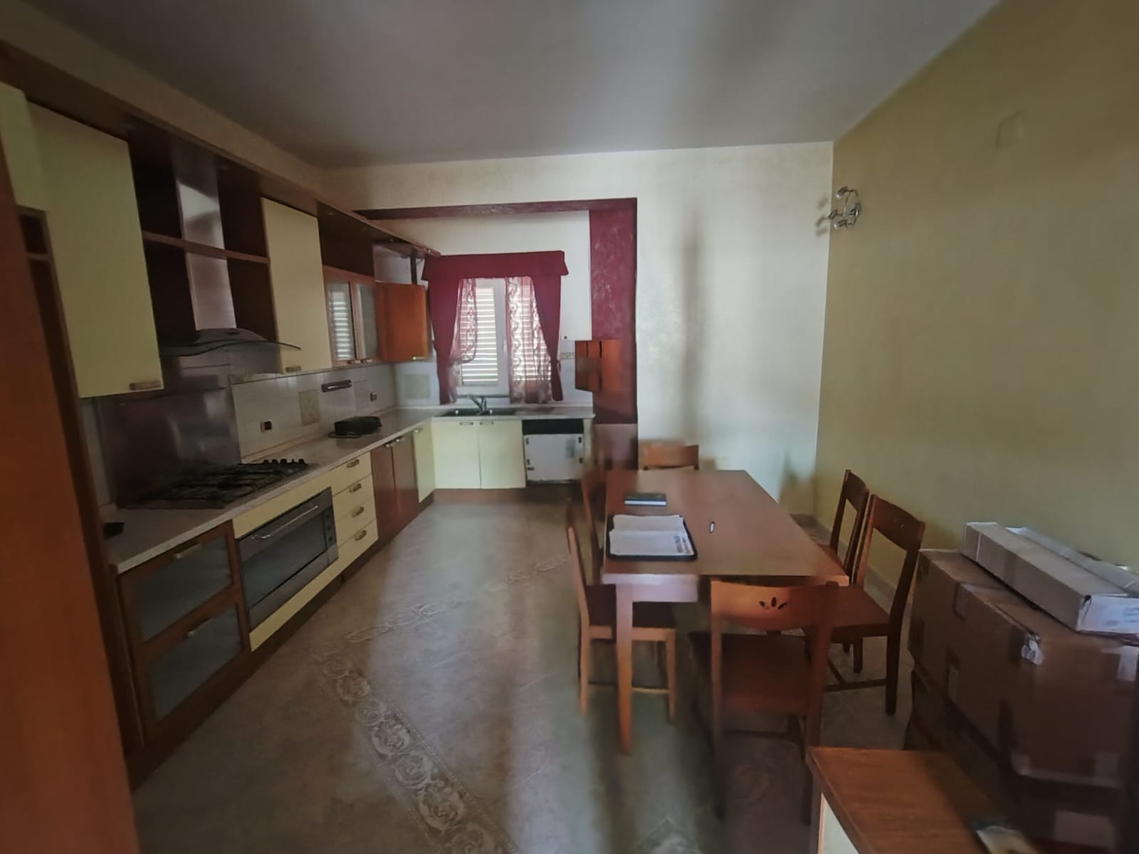 Fondo Fucile tre vani più doppi servizi e posto auto #VO17970