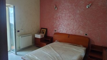 Fondo Fucile tre vani più doppi servizi e posto auto