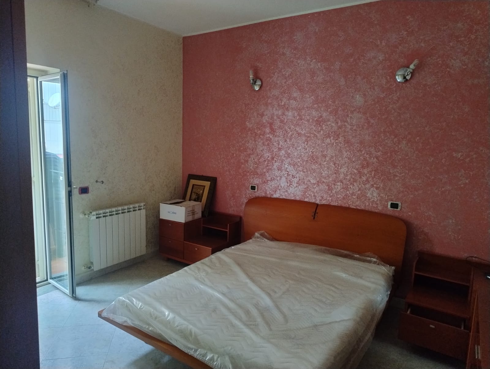 Fondo Fucile tre vani più doppi servizi e posto auto