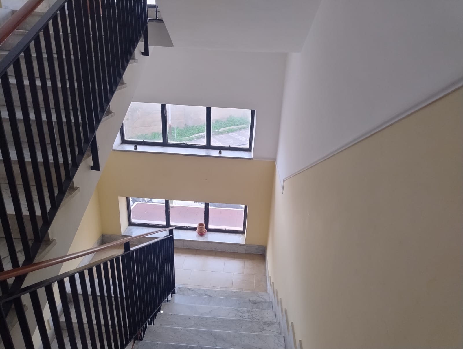 Fondo Fucile tre vani più doppi servizi e posto auto