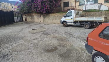 Fondo Fucile tre vani più doppi servizi e posto auto