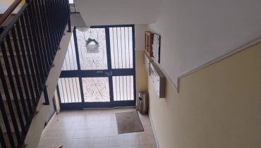 Fondo Fucile tre vani più doppi servizi e posto auto