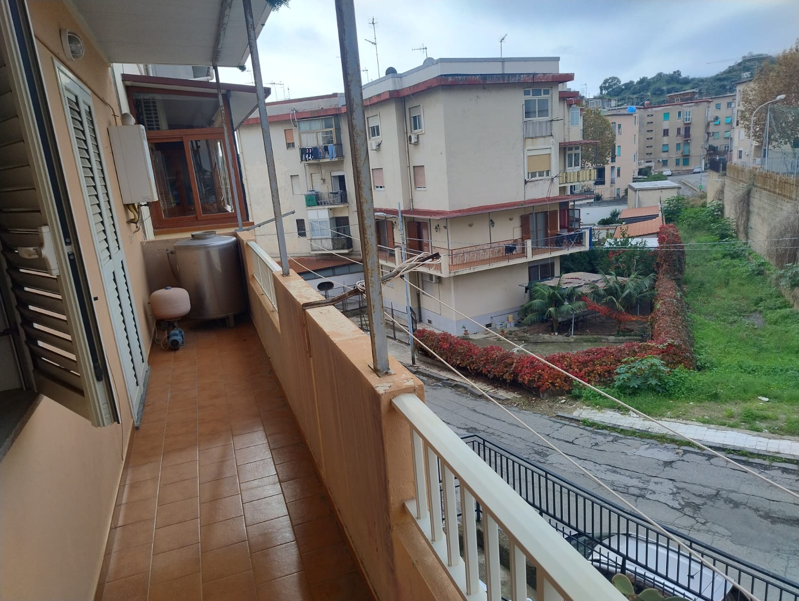 Fondo Fucile tre vani più doppi servizi e posto auto