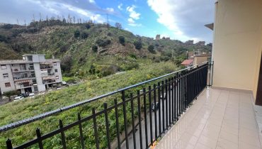 Pressi Svincolo Gazzi 4 vani + servizi