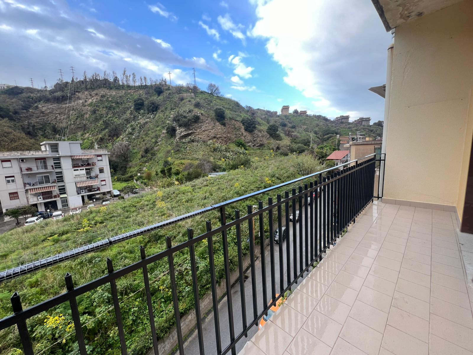 Pressi Svincolo Gazzi 4 vani + servizi