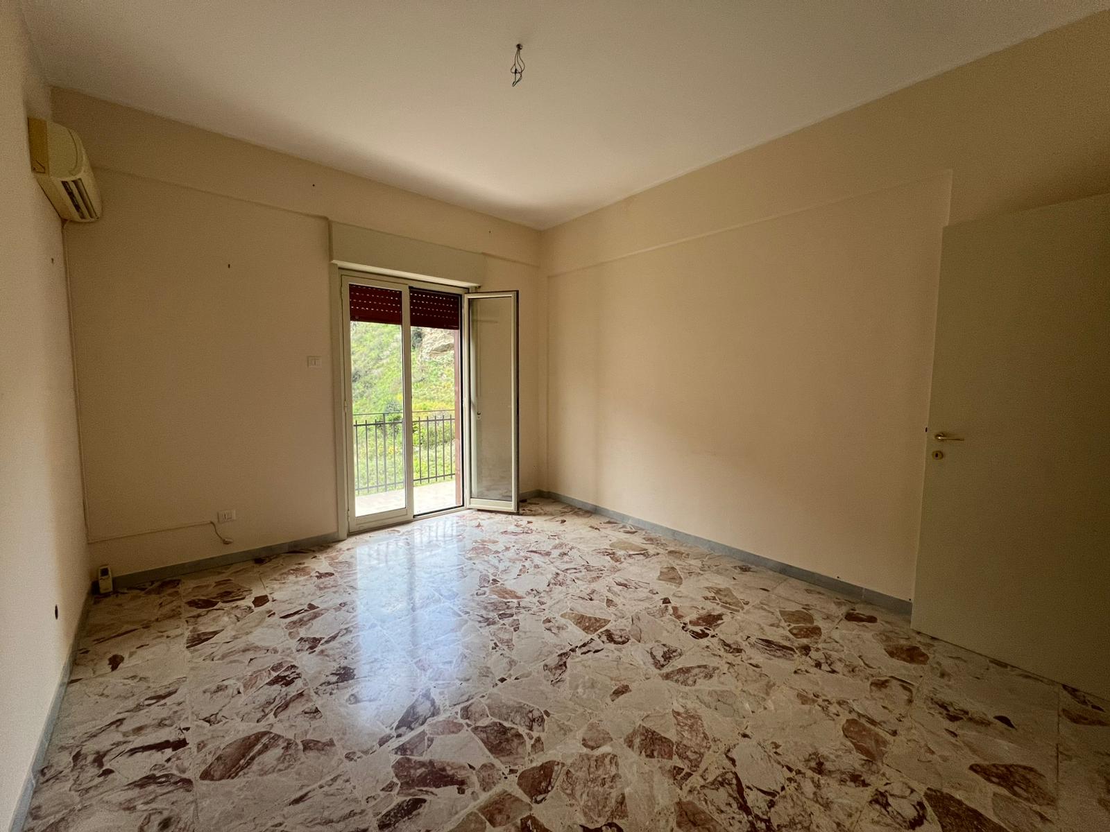 Pressi Svincolo Gazzi 4 vani + servizi