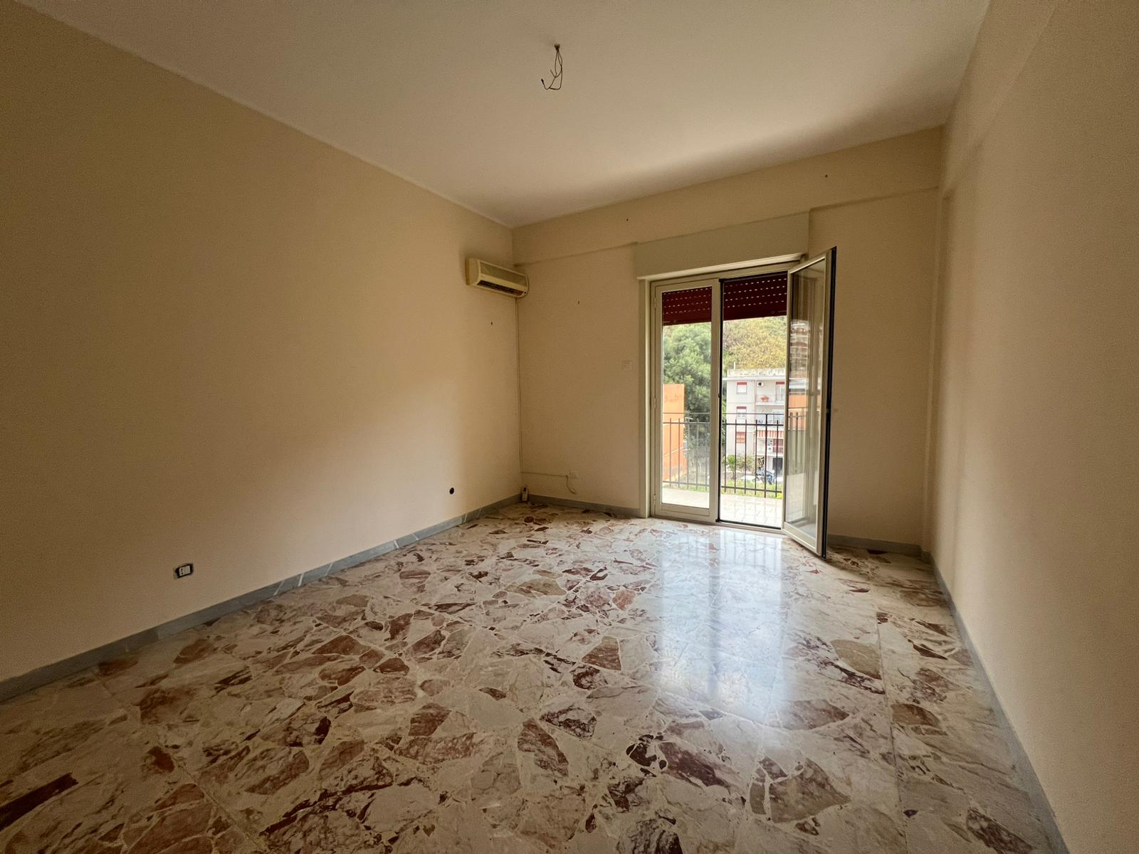 Pressi Svincolo Gazzi 4 vani + servizi