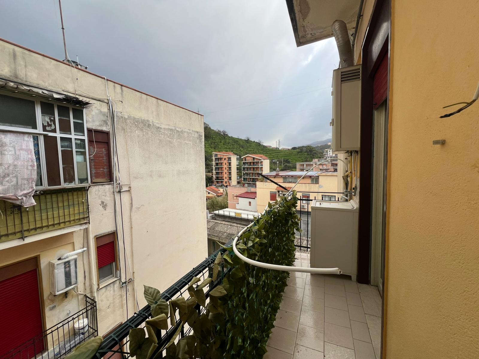 Pressi Svincolo Gazzi 4 vani + servizi