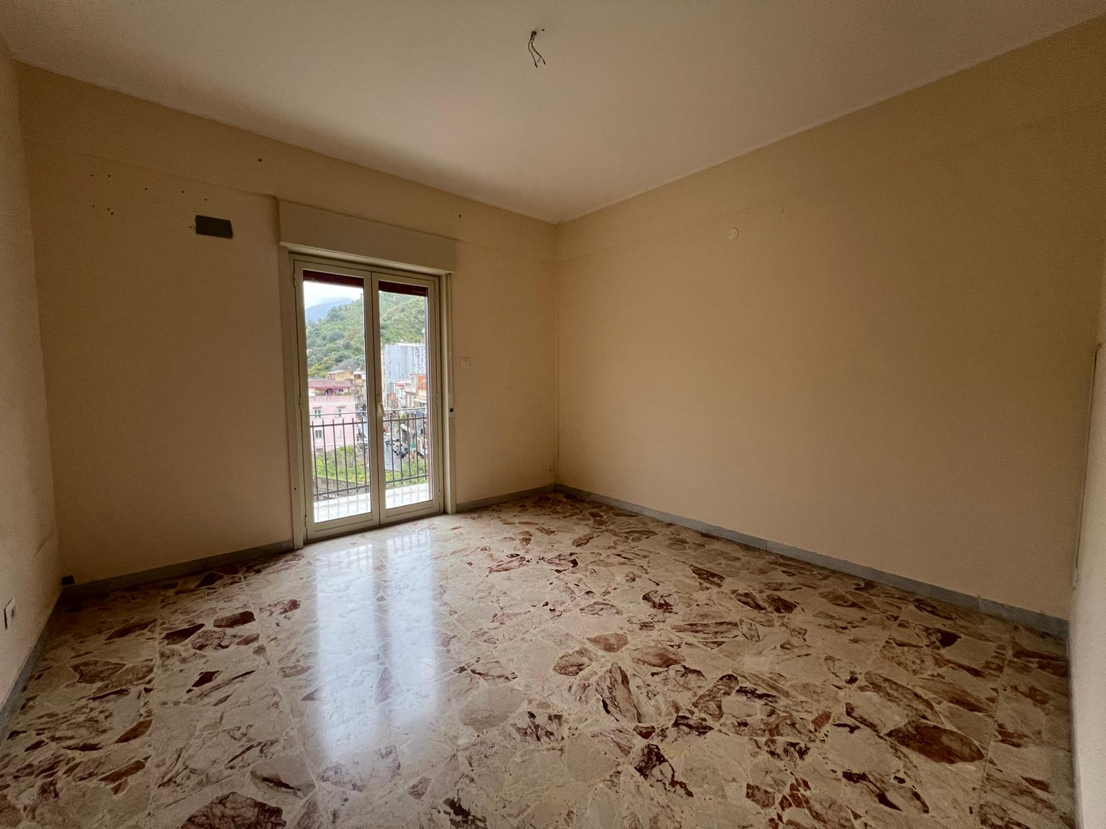 Pressi Svincolo Gazzi 4 vani + servizi