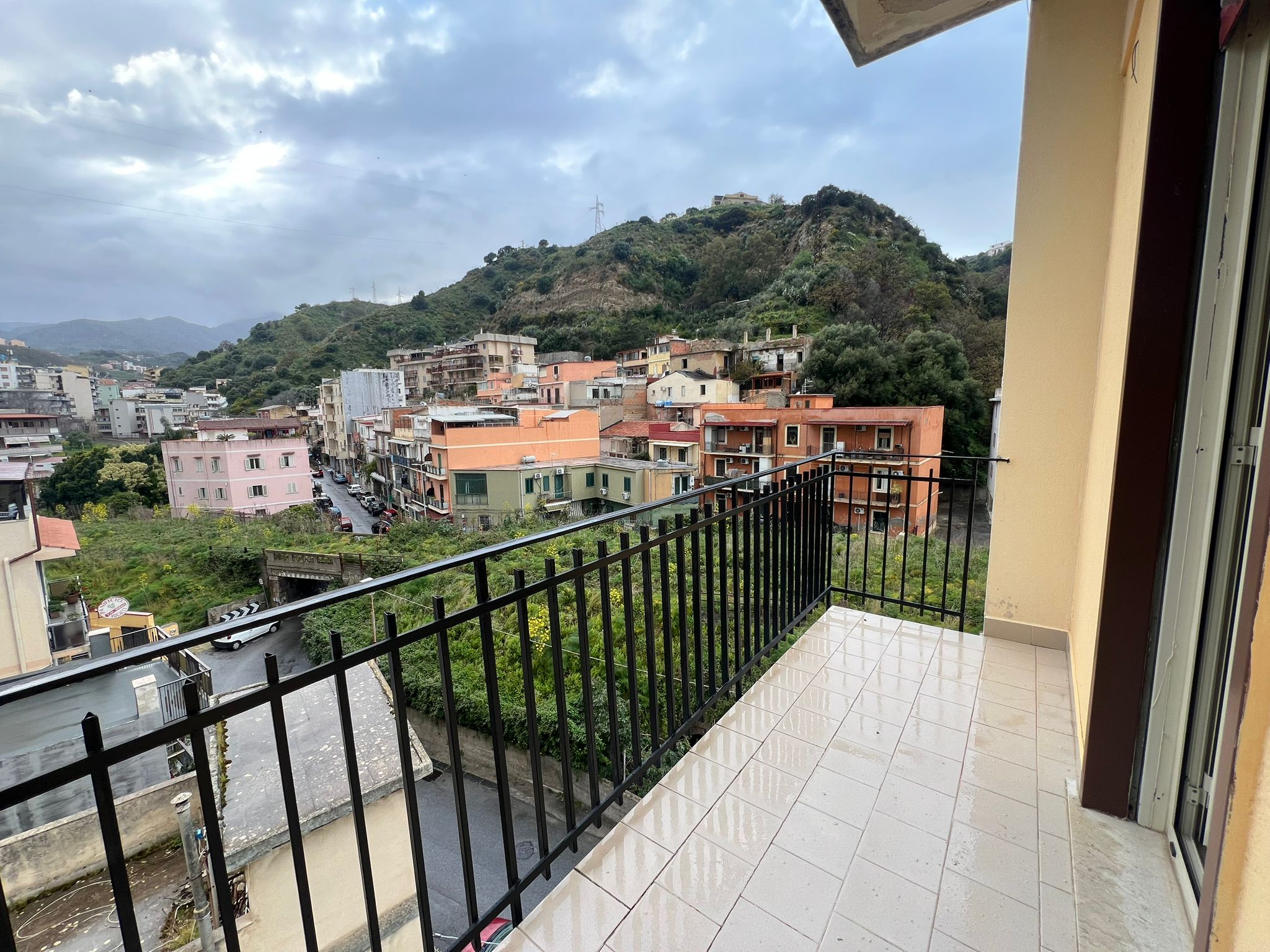 Pressi Svincolo Gazzi 4 vani + servizi