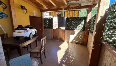 Pressi Svincolo Gazzi bivani più terrazzo a livello