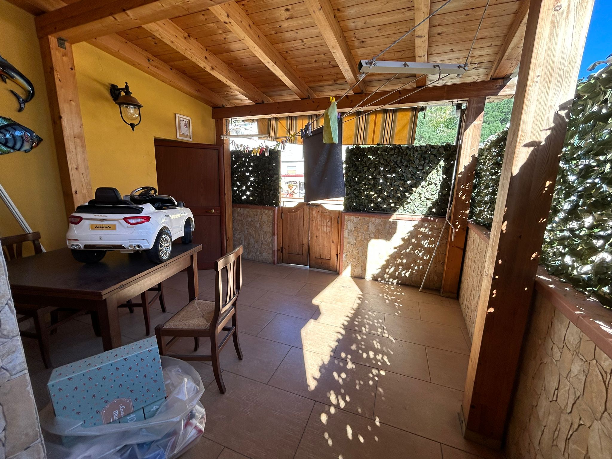 Pressi Svincolo Gazzi bivani più terrazzo a livello