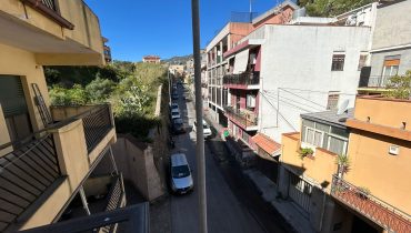 Pressi Svincolo Gazzi bivani più terrazzo a livello