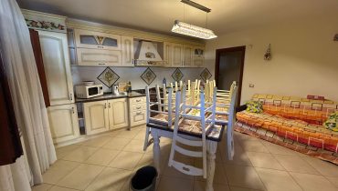 Pressi Svincolo Gazzi bivani più terrazzo a livello