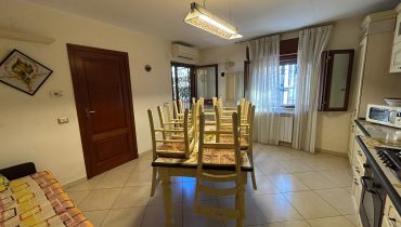 Pressi Svincolo Gazzi bivani più terrazzo a livello