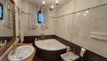 Pressi Svincolo Gazzi bivani più terrazzo a livello