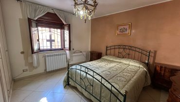 Pressi Svincolo Gazzi bivani più terrazzo a livello