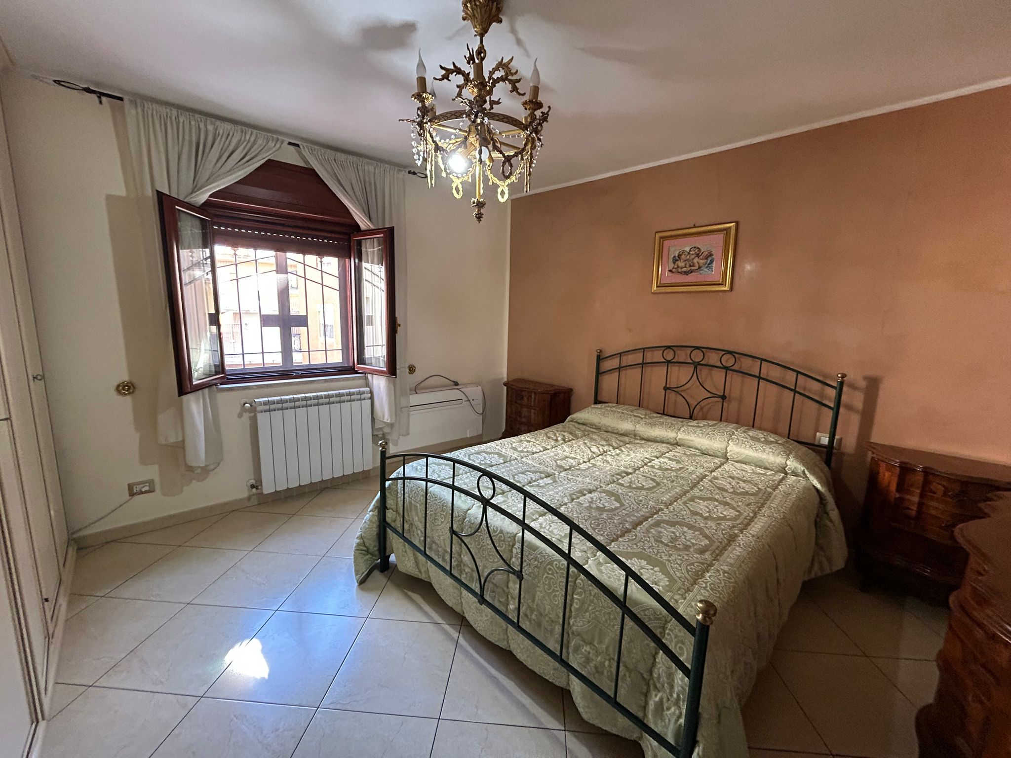 Pressi Svincolo Gazzi bivani più terrazzo a livello