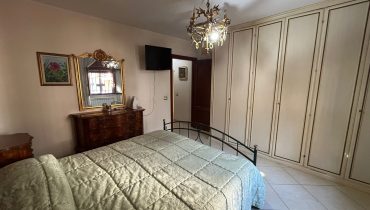 Pressi Svincolo Gazzi bivani più terrazzo a livello