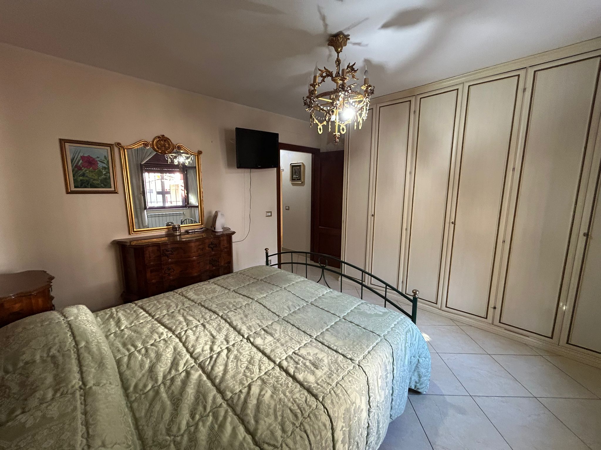 Pressi Svincolo Gazzi bivani più terrazzo a livello