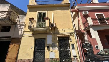 Giampilieri Marina indipendente bivani + terrazzo a livello