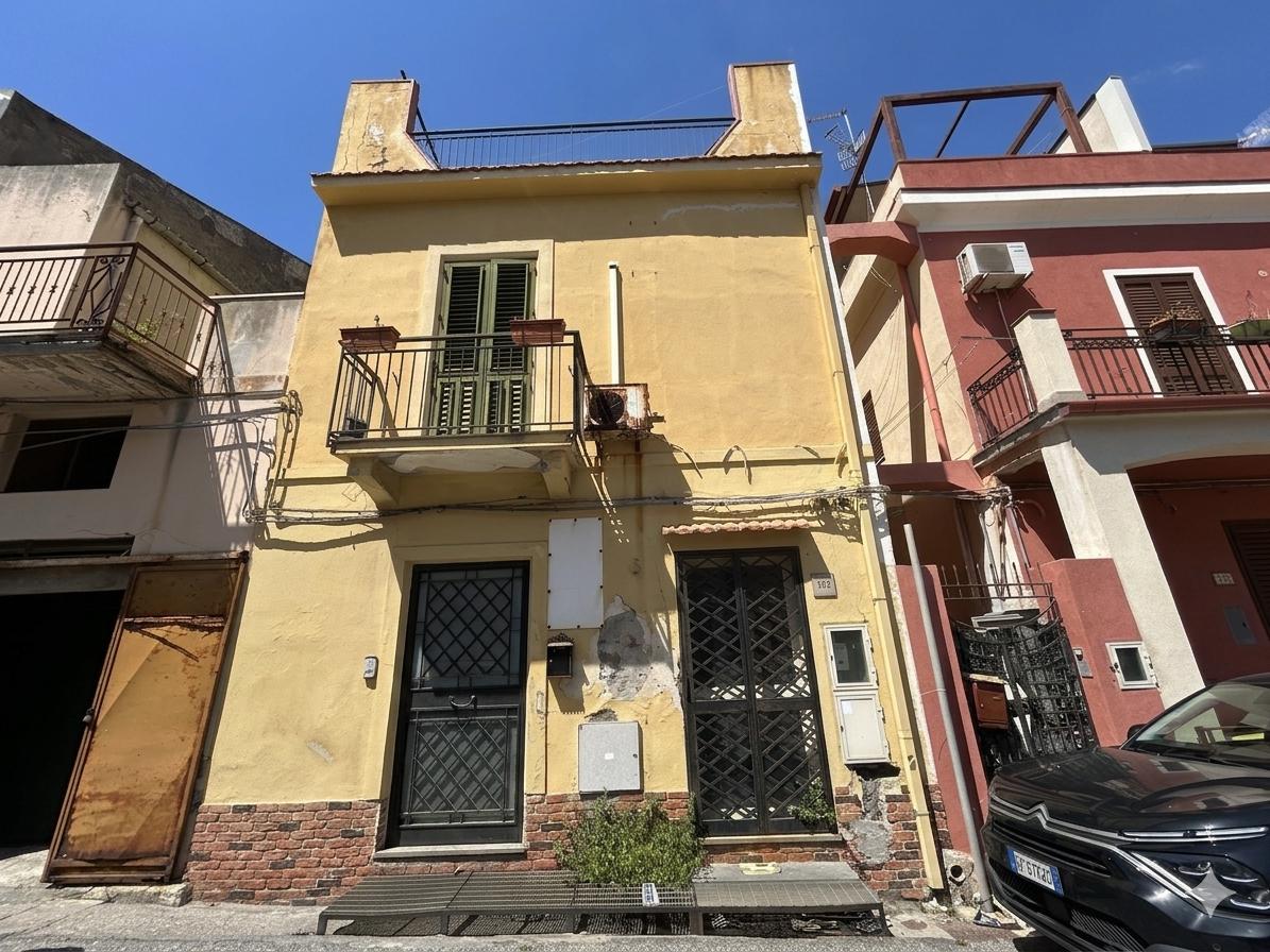 Giampilieri Marina indipendente bivani + terrazzo a livello