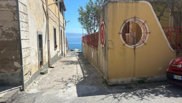 Giampilieri Marina indipendente bivani + terrazzo a livello