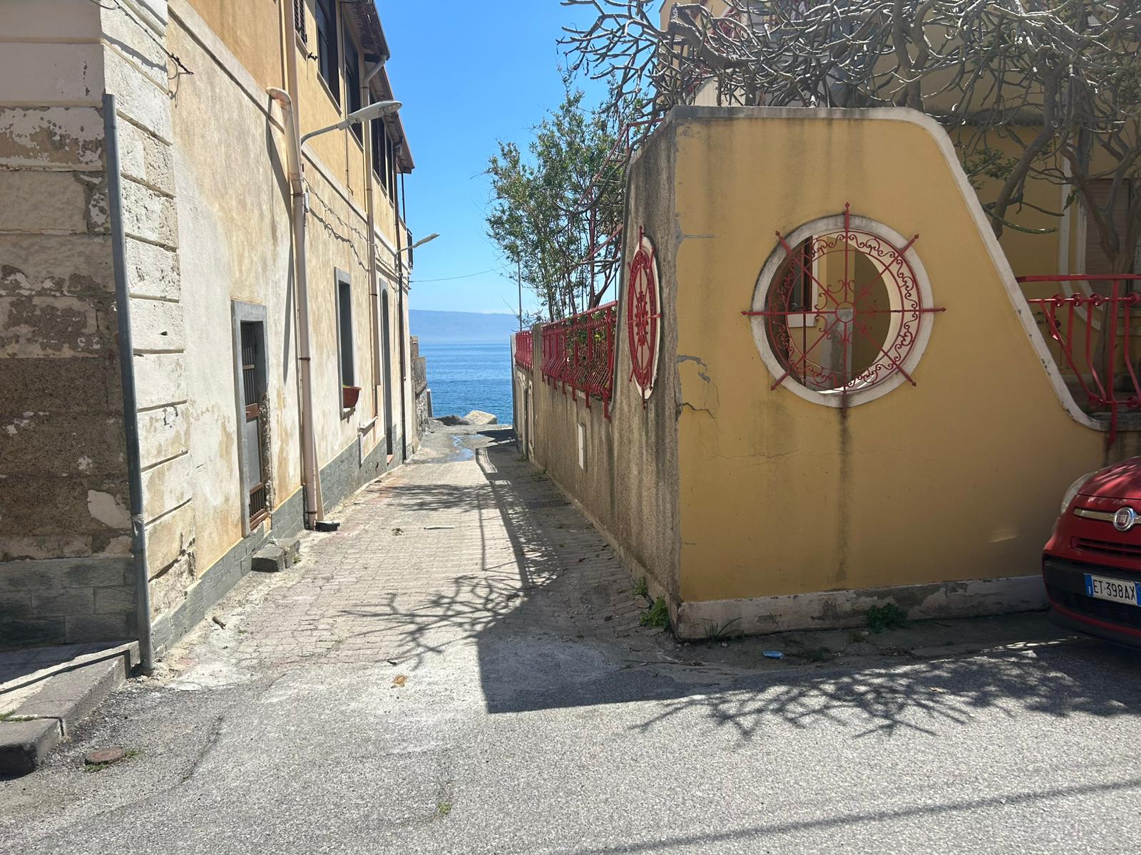 Giampilieri Marina indipendente bivani + terrazzo a livello