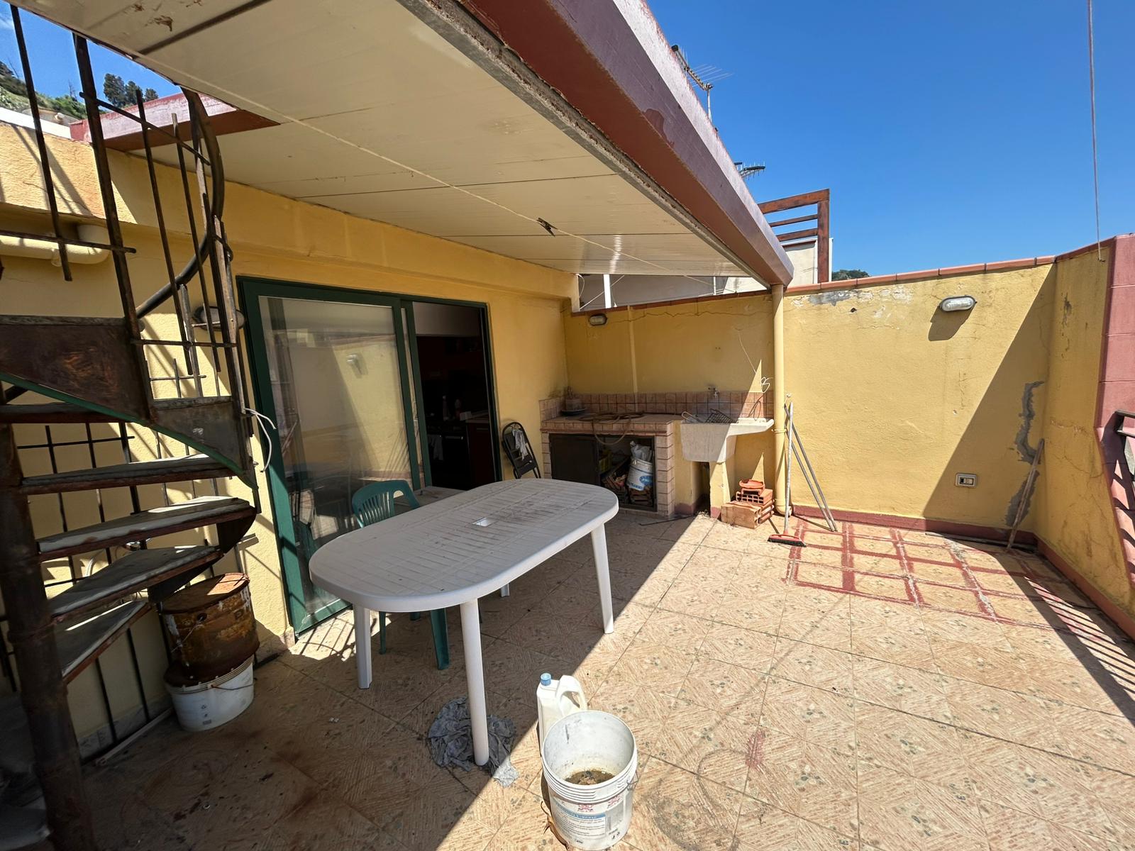 Giampilieri Marina indipendente bivani + terrazzo a livello #VO18171