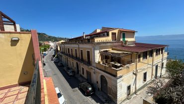 Giampilieri Marina indipendente bivani + terrazzo a livello