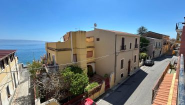 Giampilieri Marina indipendente bivani + terrazzo a livello