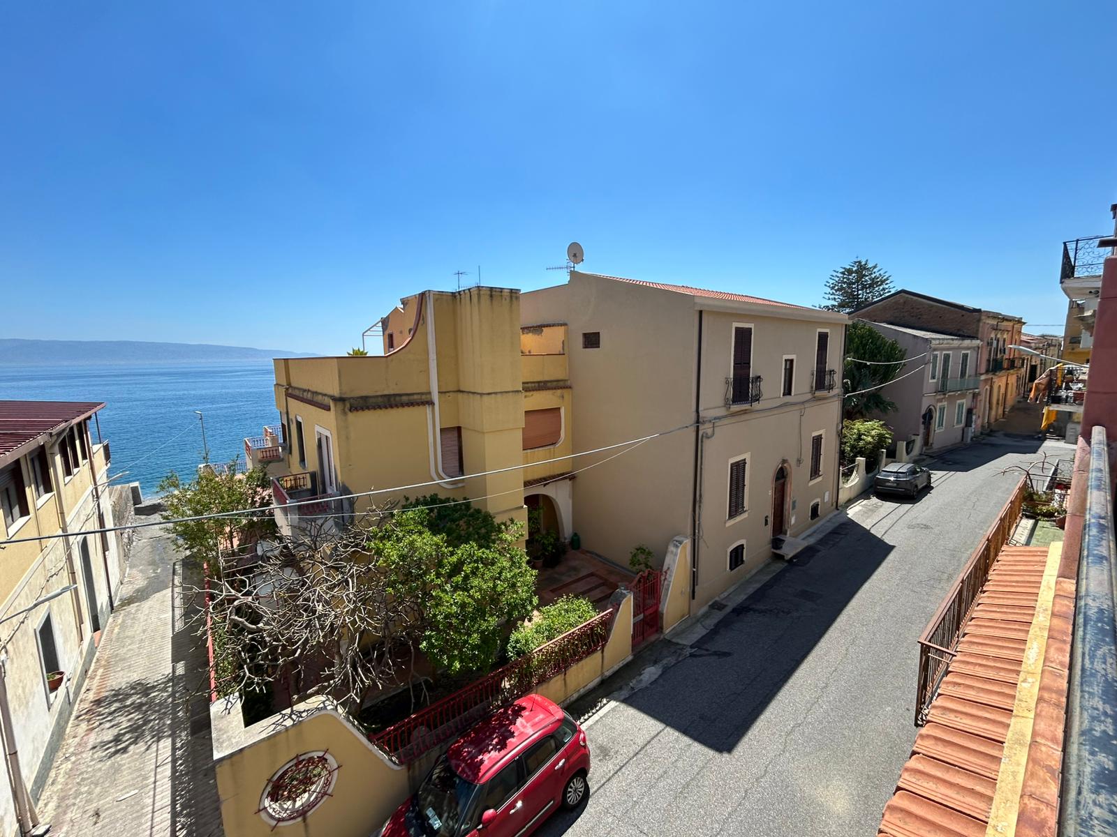 Giampilieri Marina indipendente bivani + terrazzo a livello