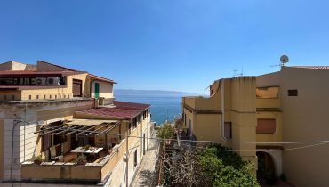 Giampilieri Marina indipendente bivani + terrazzo a livello