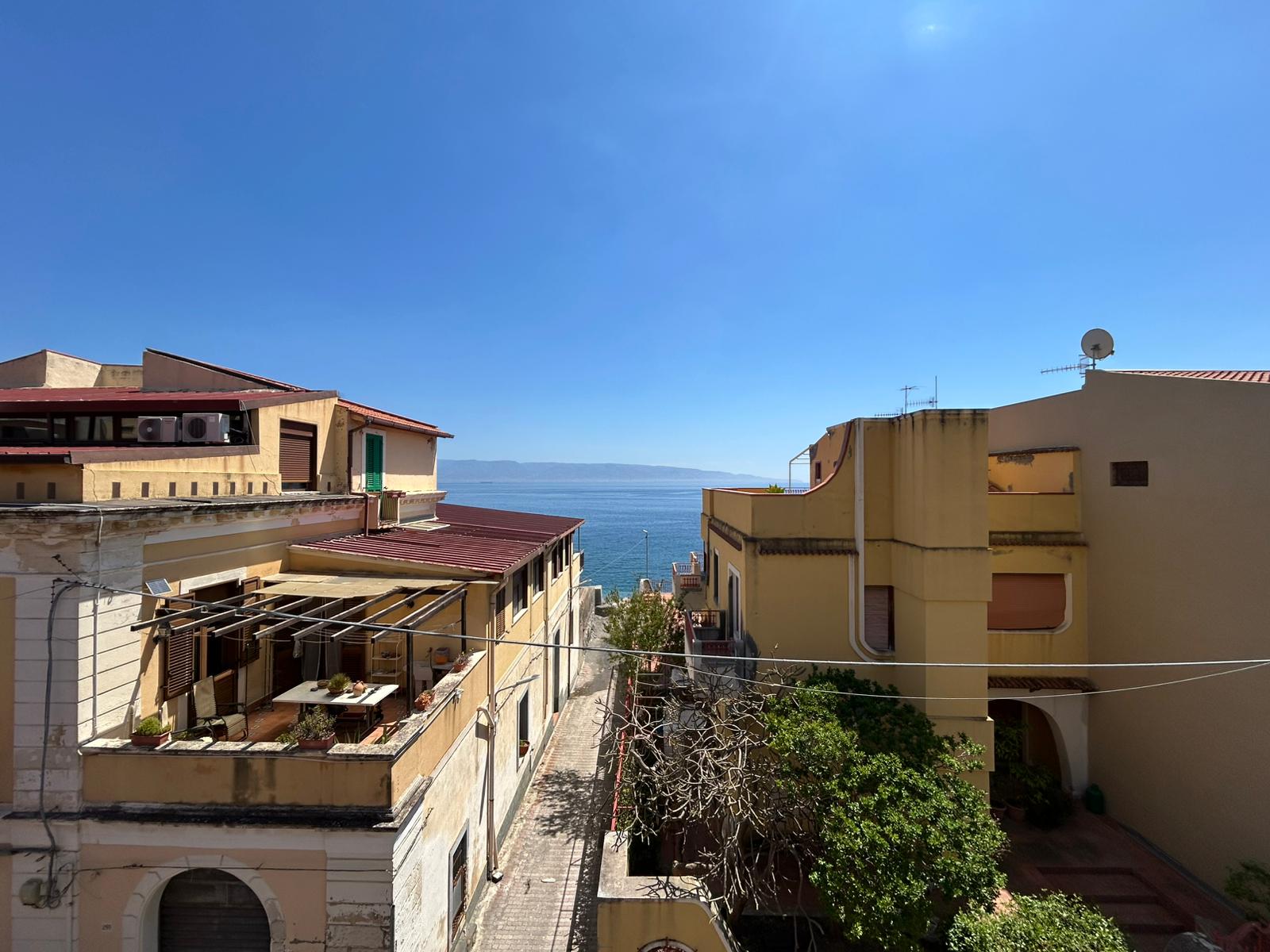 Giampilieri Marina indipendente bivani + terrazzo a livello