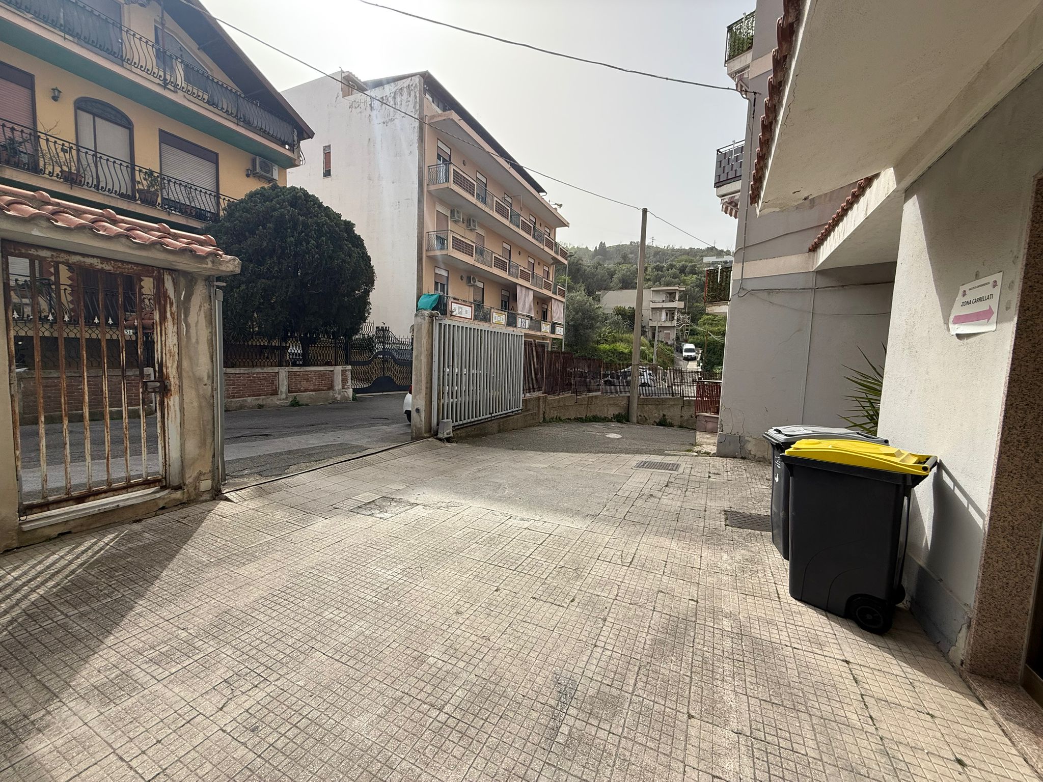 Pressi Svincolo Messina Centro trivani + posto auto e cantina