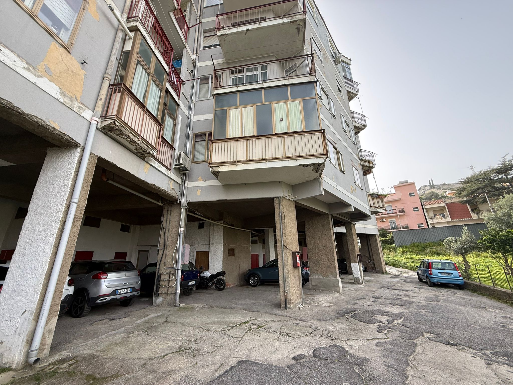 Pressi Svincolo Messina Centro trivani + posto auto e cantina