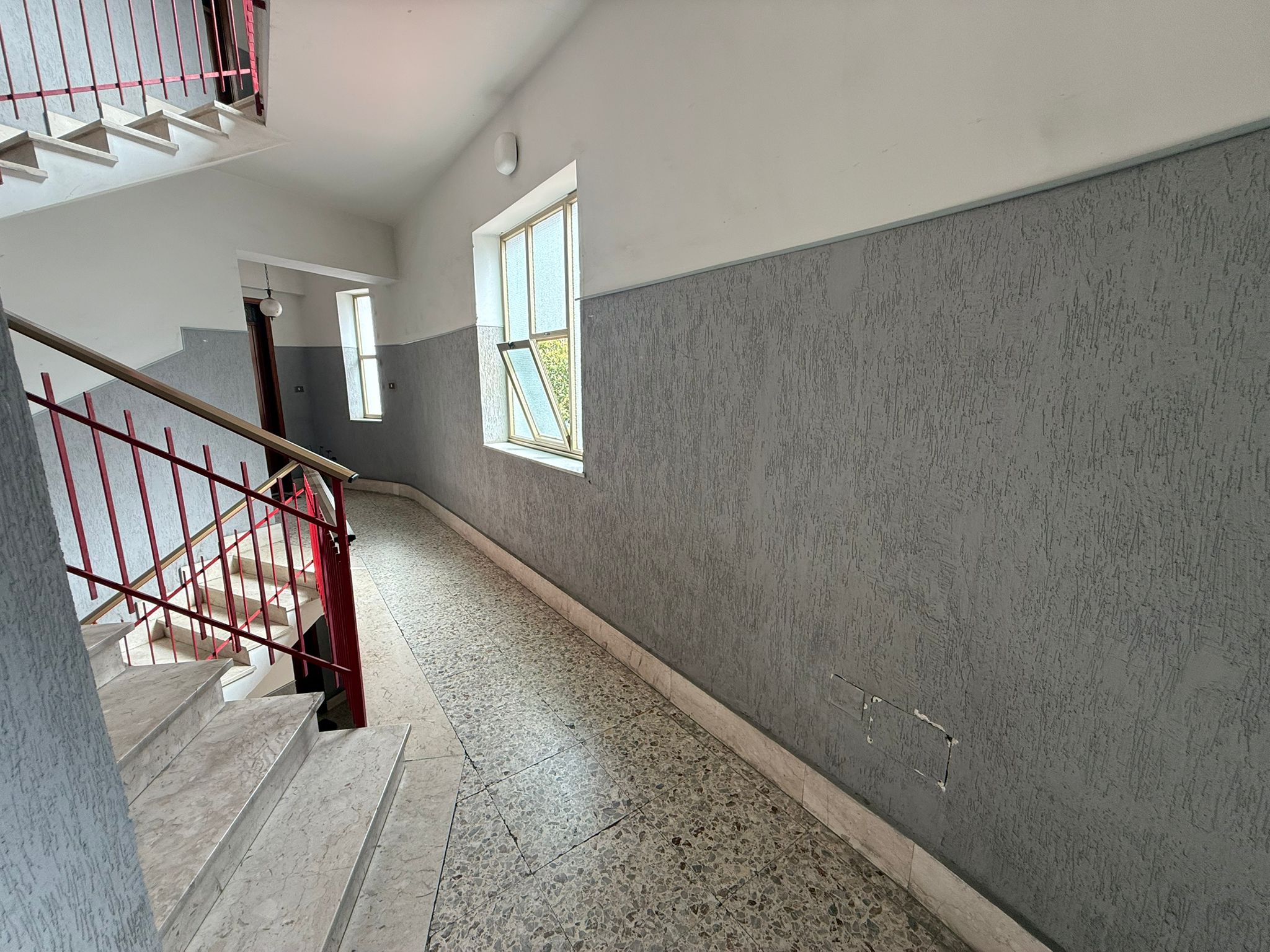 Pressi Svincolo Messina Centro trivani + posto auto e cantina