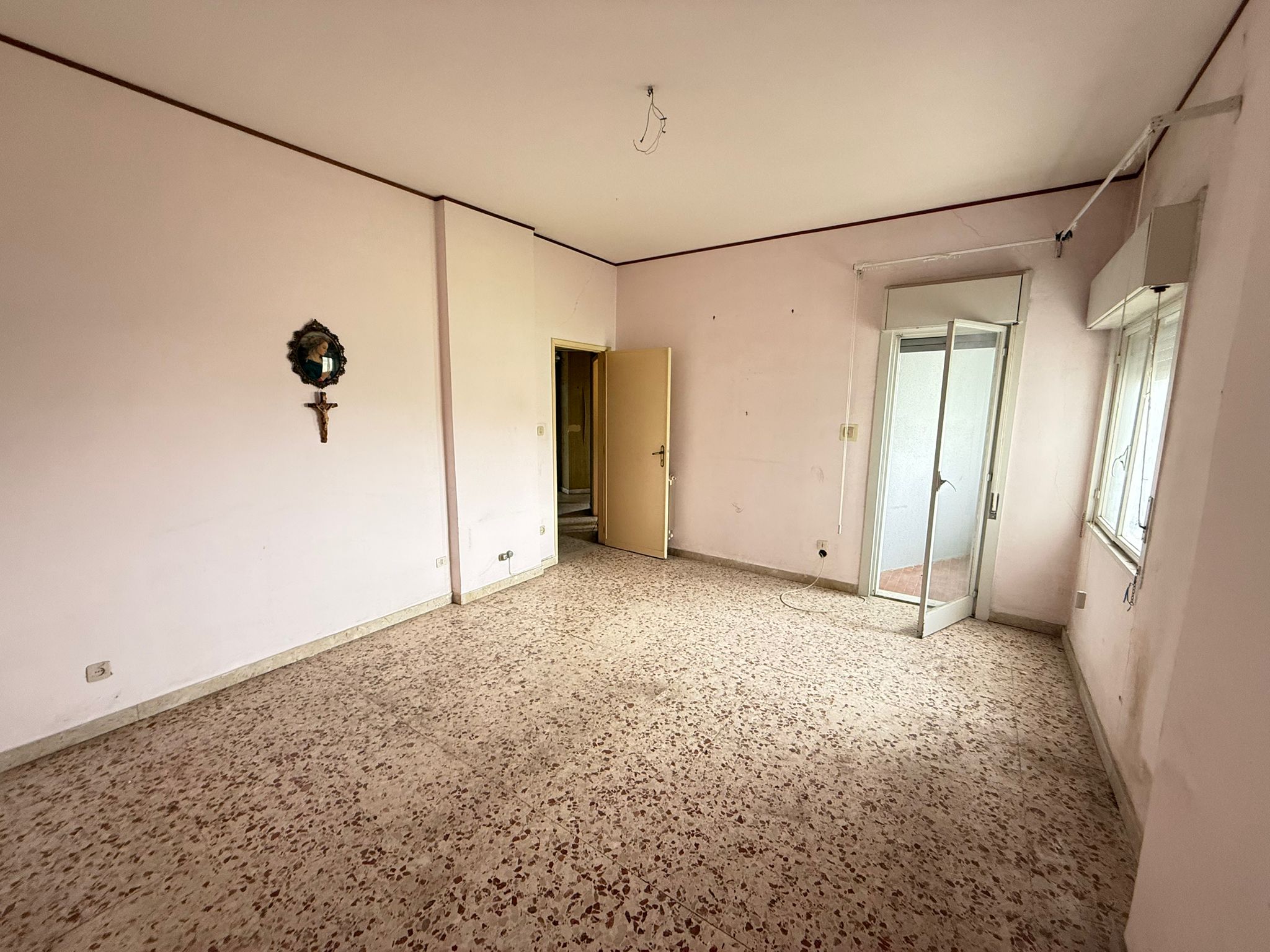 Pressi Svincolo Messina Centro trivani + posto auto e cantina