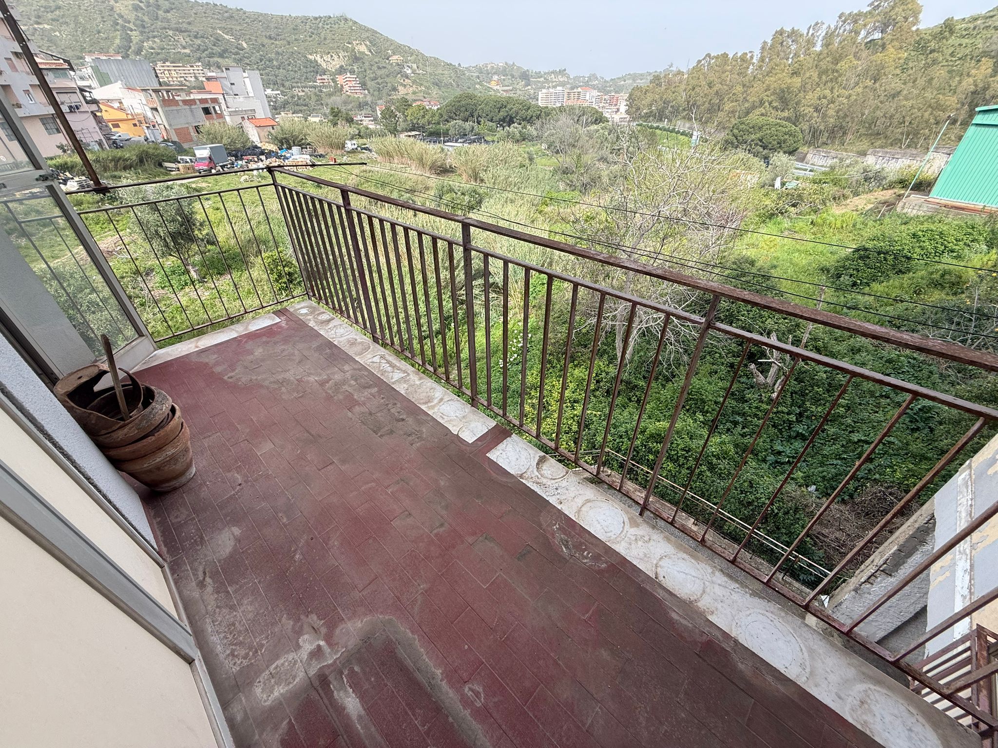 Pressi Svincolo Messina Centro trivani + posto auto e cantina