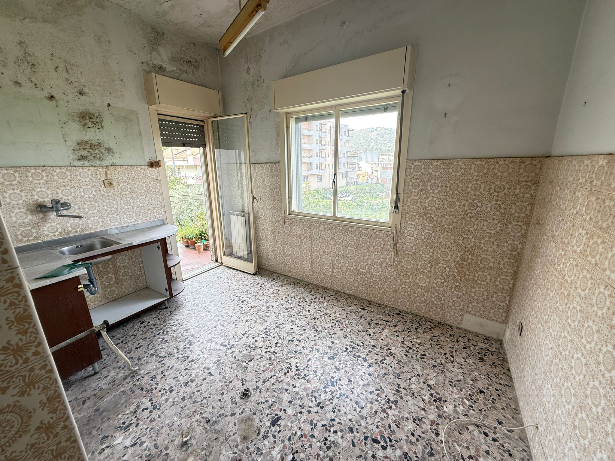 Pressi Svincolo Messina Centro trivani + posto auto e cantina