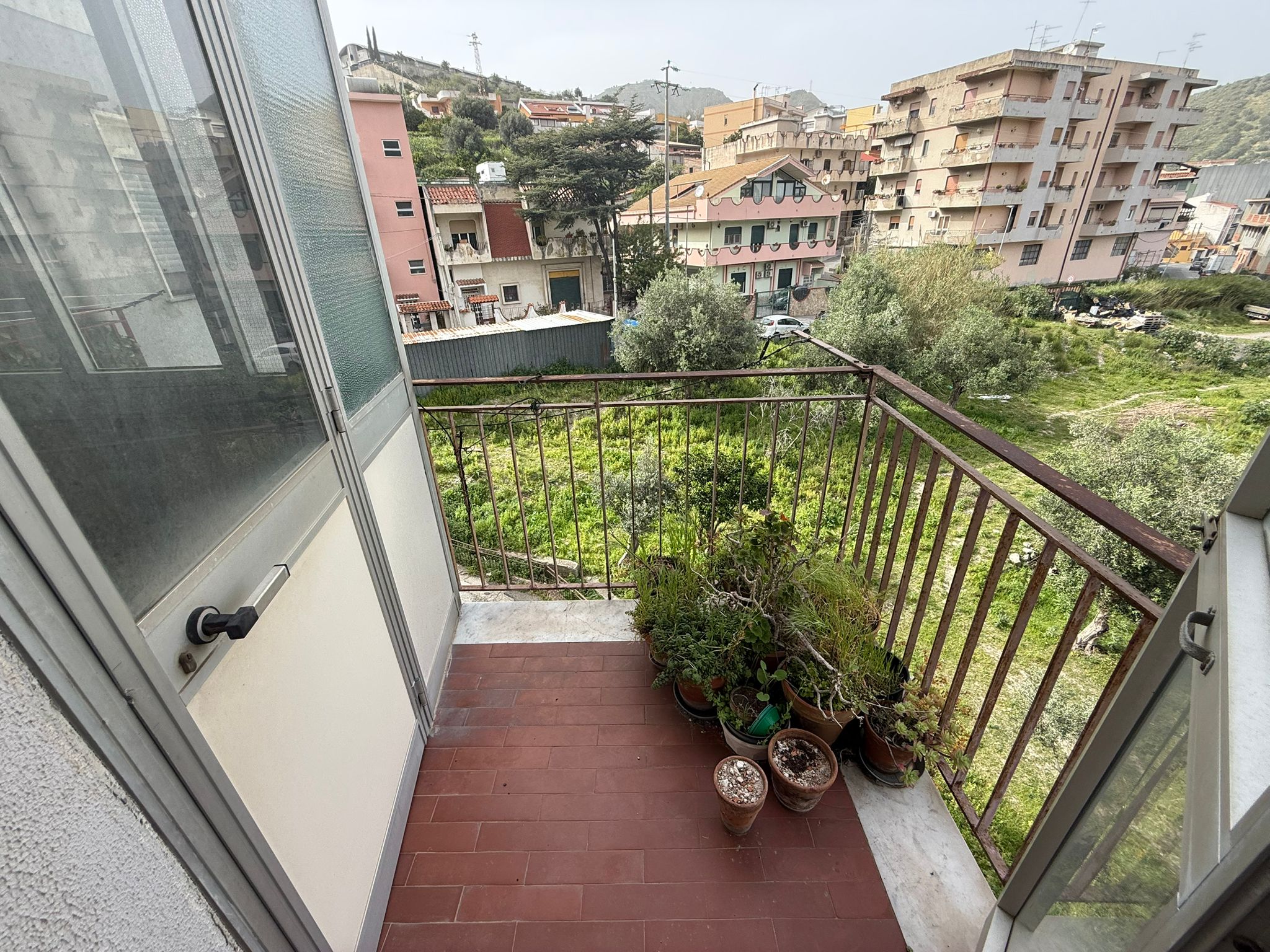 Pressi Svincolo Messina Centro trivani + posto auto e cantina