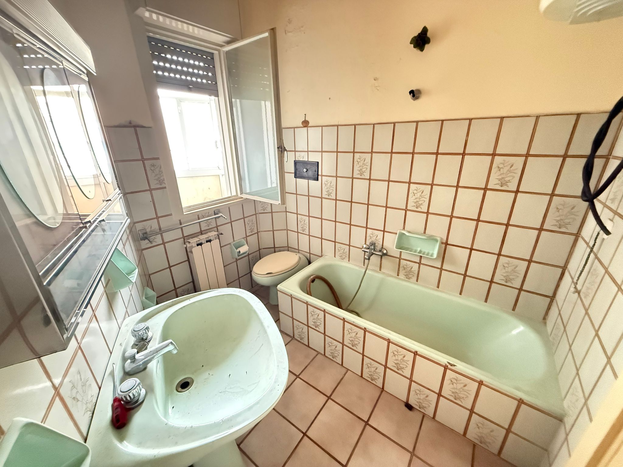 Pressi Svincolo Messina Centro trivani + posto auto e cantina