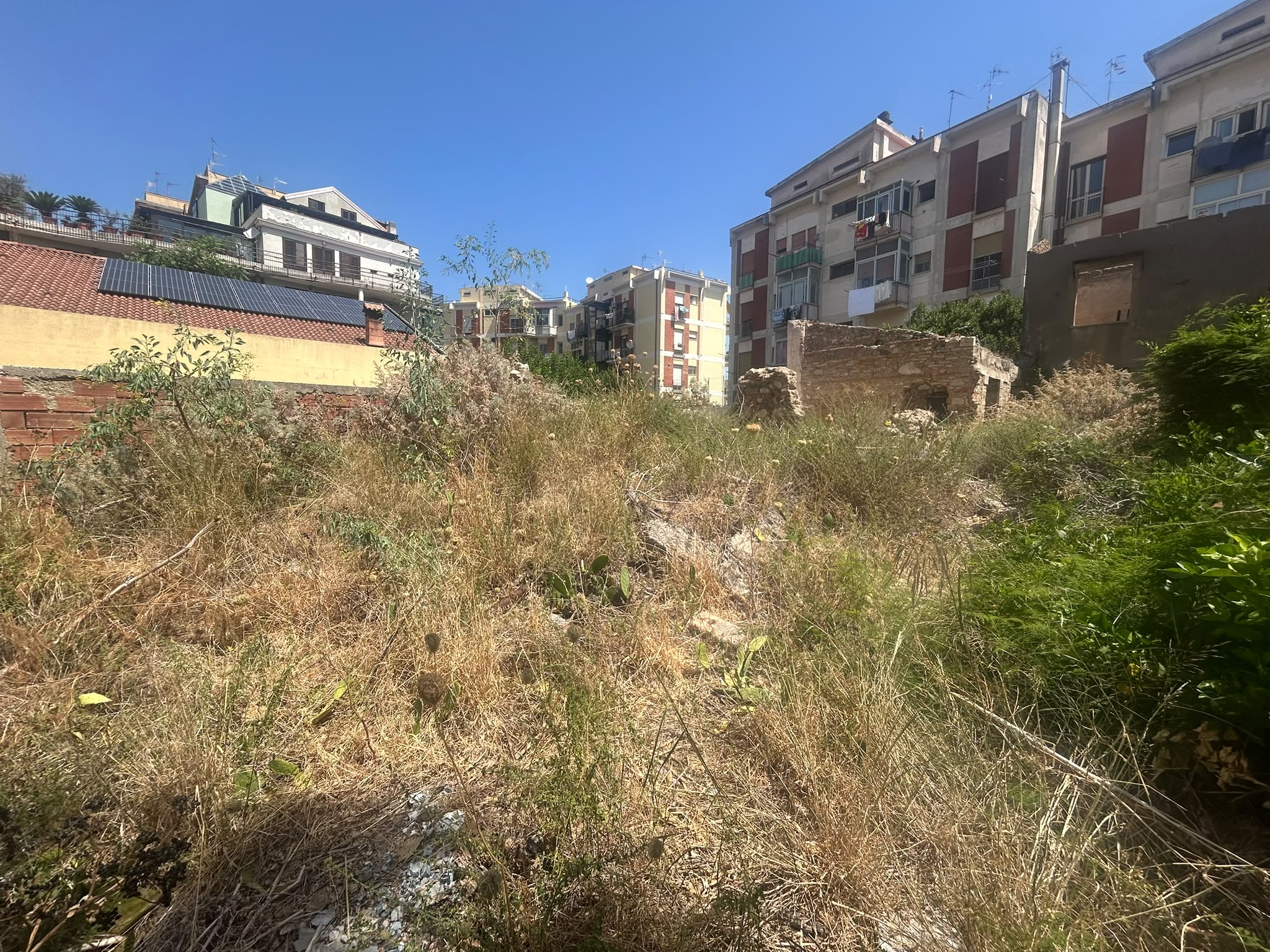 Via Noviziato Casazza pressi viale Italia rudere con giardino