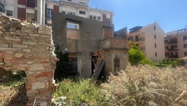Via Noviziato Casazza pressi viale Italia rudere con giardino