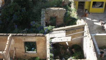 Via Noviziato Casazza pressi viale Italia rudere con giardino