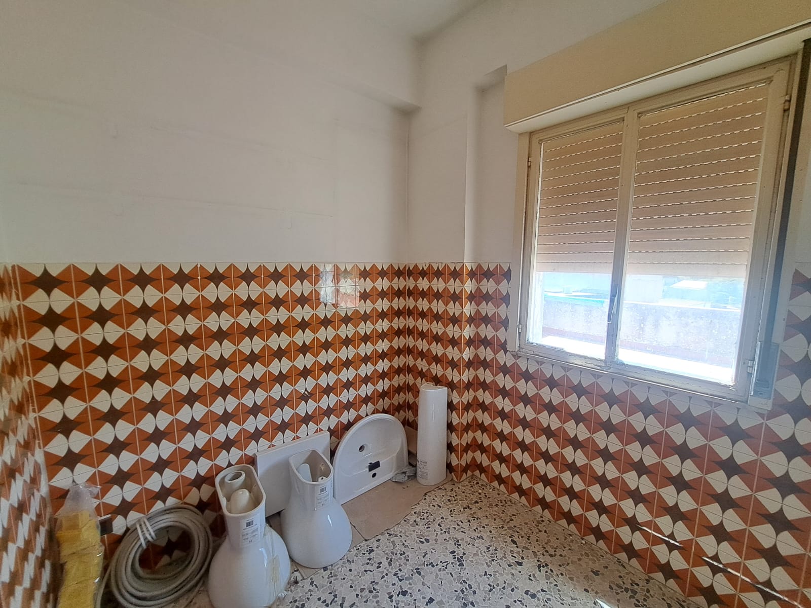 Bordonaro pressi chiesa indipendente 4 vani + terrazzo