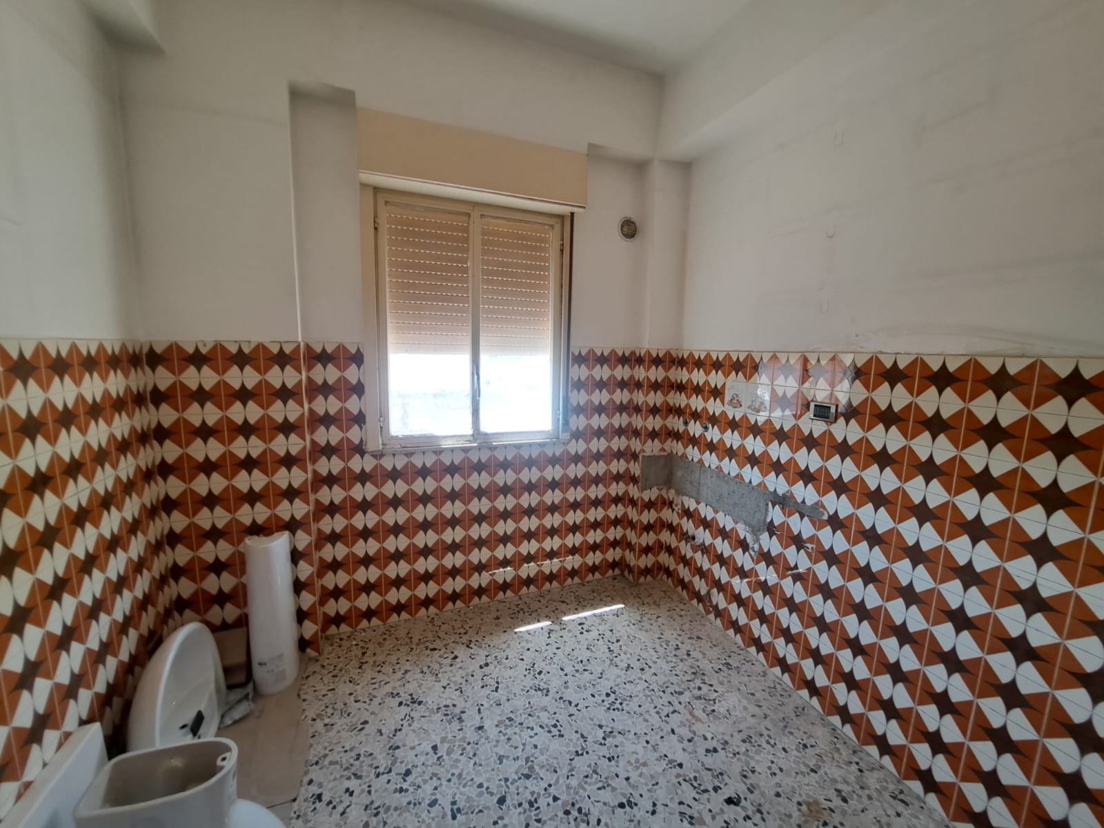 Bordonaro pressi chiesa indipendente 4 vani + terrazzo