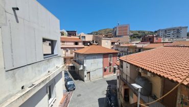 Bordonaro pressi chiesa indipendente 4 vani + terrazzo