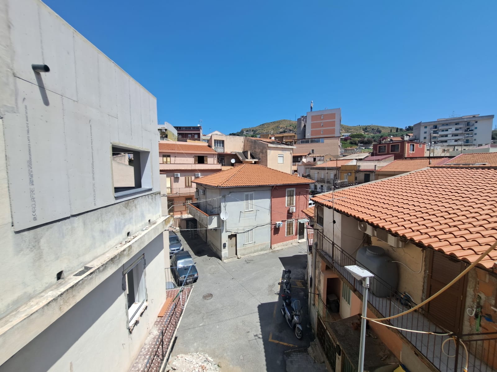 Bordonaro pressi chiesa indipendente 4 vani + terrazzo