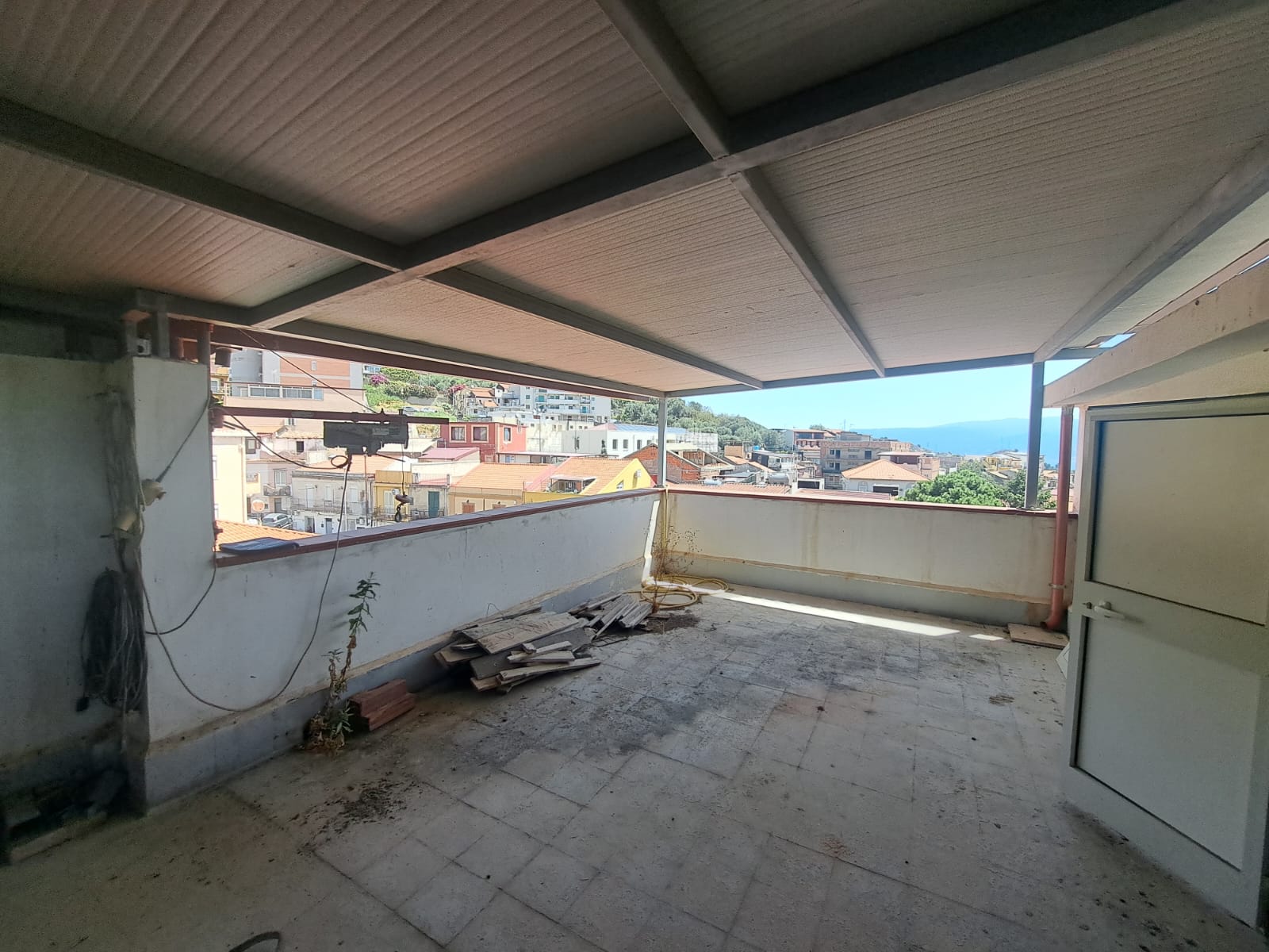 Bordonaro pressi chiesa indipendente 4 vani + terrazzo